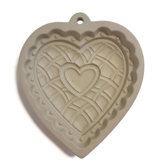 Wilton vintage 1997 heart clay cookie candy mold. Love Valentines wedding - Picture 4 of 4